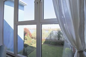 2 Bed Apartment Overlooking Water