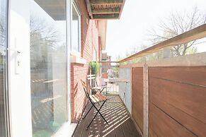 2 Bed Apartment Overlooking Water