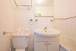 2 Bed Apartment Overlooking Water