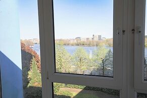 2 Bed Apartment Overlooking Water