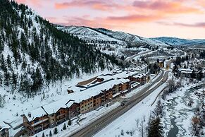 Alpine Oasis Luxury Living Near Vail With Outdoor Oasis Pool and Game 
