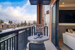 Alpine Oasis Luxury Living Near Vail With Outdoor Oasis Pool and Game 