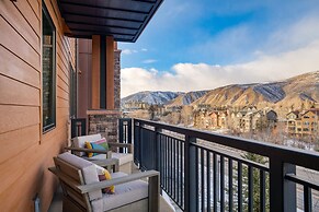 Alpine Oasis Luxury Living Near Vail With Outdoor Oasis Pool and Game 