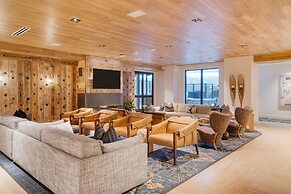 Alpine Oasis Luxury Living Near Vail With Outdoor Oasis Pool and Game 