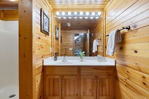 The Big Easy Spacious Mountain Retreat Hot Tub Deck Premier Location