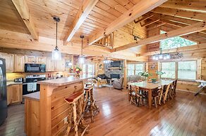 The Big Easy Spacious Mountain Retreat Hot Tub Deck Premier Location