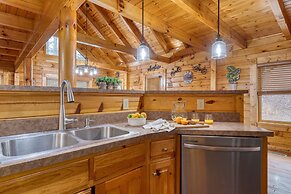 The Big Easy Spacious Mountain Retreat Hot Tub Deck Premier Location