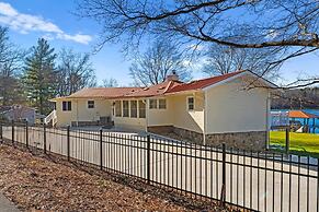 Pleasant Cove Waterfront Getaway With Fire Pit Deck and Private Lake A