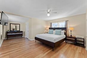 Pleasant Cove Waterfront Getaway With Fire Pit Deck and Private Lake A