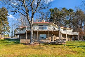 Pleasant Cove Waterfront Getaway With Fire Pit Deck and Private Lake A