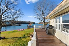 Pleasant Cove Waterfront Getaway With Fire Pit Deck and Private Lake A