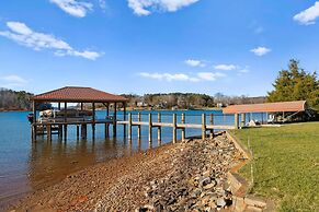 Pleasant Cove Waterfront Getaway With Fire Pit Deck and Private Lake A