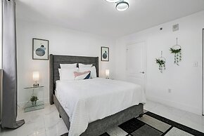 Brickell High-Floor Luxury Condo