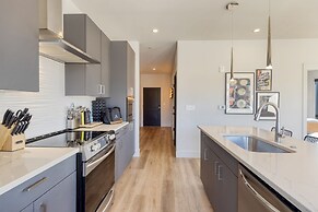 Honkey-tonk by Avantstay New Modern 2bdr in Walkable Midtown w Gym Poo
