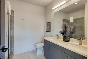 Honkey-tonk by Avantstay New Modern 2bdr in Walkable Midtown w Gym Poo