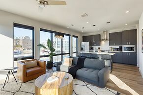 Honkey-tonk by Avantstay New Modern 2bdr in Walkable Midtown w Gym Poo