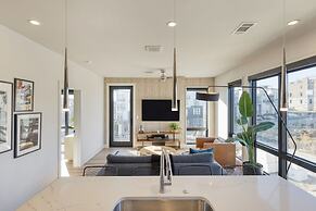 Honkey-tonk by Avantstay New Modern 2bdr in Walkable Midtown w Gym Poo