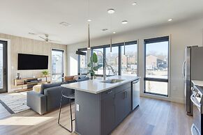 Honkey-tonk by Avantstay New Modern 2bdr in Walkable Midtown w Gym Poo