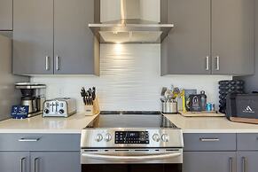 Honkey-tonk by Avantstay New Modern 2bdr in Walkable Midtown w Gym Poo