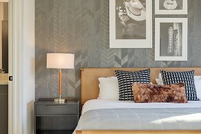 Honkey-tonk by Avantstay New Modern 2bdr in Walkable Midtown w Gym Poo
