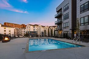 Honkey-tonk by Avantstay New Modern 2bdr in Walkable Midtown w Gym Poo