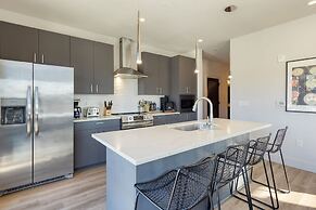 Honkey-tonk by Avantstay New Modern 2bdr in Walkable Midtown w Gym Poo