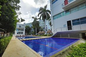 Spacious Condo with Gym & Pool Cancun