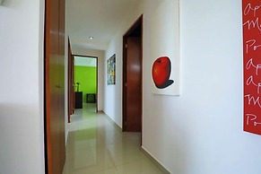 Spacious Condo with Gym & Pool Cancun