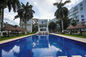 Spacious Condo with Gym & Pool Cancun