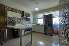 Spacious Condo with Gym & Pool Cancun