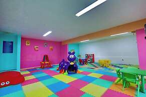 Spacious Condo with Gym & Pool Cancun