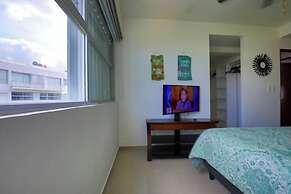 Spacious Condo with Gym & Pool Cancun