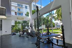 Spacious Condo with Gym & Pool Cancun