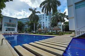 Spacious Condo with Gym & Pool Cancun