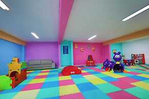 Spacious Condo with Gym & Pool Cancun