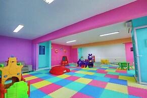 Spacious Condo with Gym & Pool Cancun