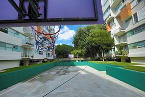 Spacious Condo with Gym & Pool Cancun