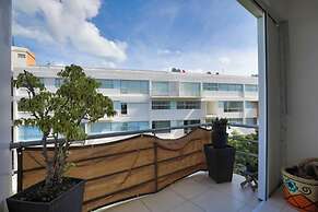 Spacious Condo with Gym & Pool Cancun