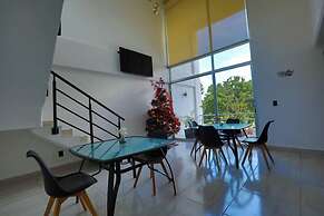 Spacious Condo with Gym & Pool Cancun