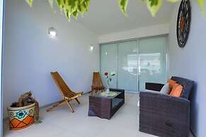 Spacious Condo with Gym & Pool Cancun
