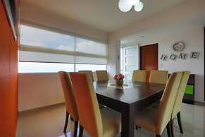 Spacious Condo with Gym & Pool Cancun