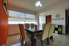 Spacious Condo with Gym & Pool Cancun