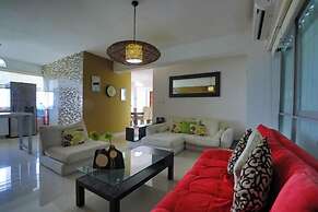 Spacious Condo with Gym & Pool Cancun