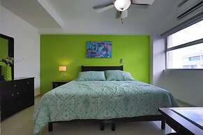 Spacious Condo with Gym & Pool Cancun