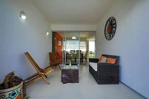 Spacious Condo with Gym & Pool Cancun