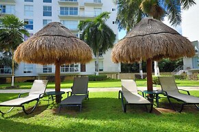 Spacious Condo with Gym & Pool Cancun