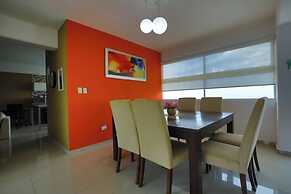 Spacious Condo with Gym & Pool Cancun