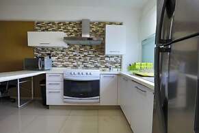 Spacious Condo with Gym & Pool Cancun