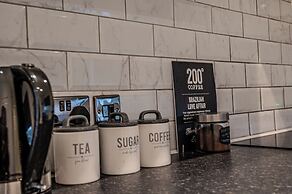 4br-sleeps8-privategarden-freeparking