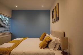 4br-sleeps8-privategarden-freeparking